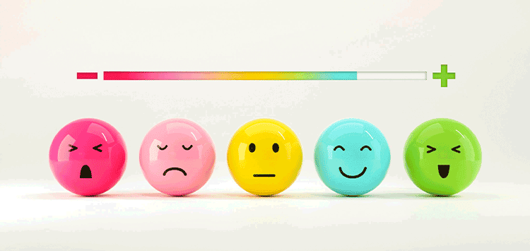 Uma linha representando emojis de cores e humores diferentes