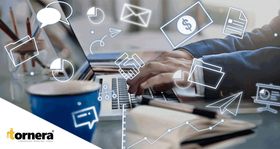 Mão masculina digitando no notebook, com vários ícones flutuantes re presentando tecnologia